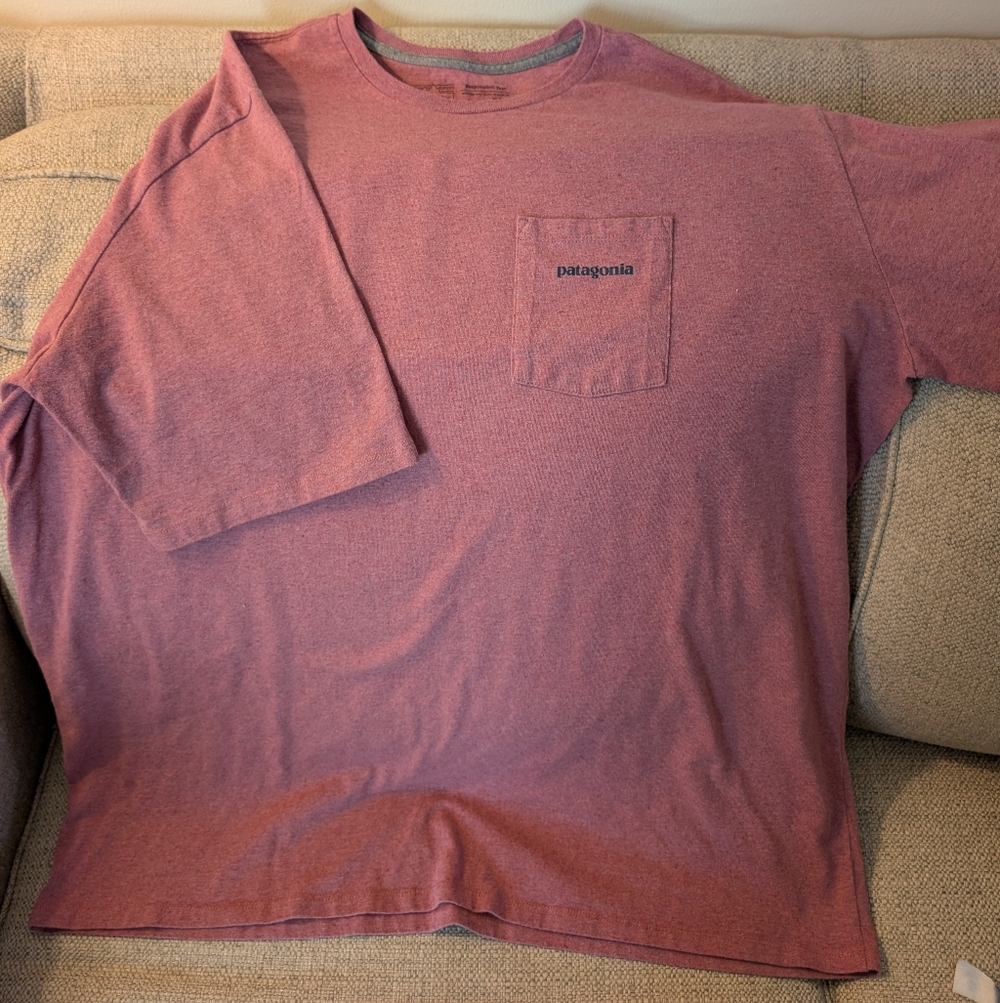 Patagonia Men's Short Sleeve Tee in Heathered Pink